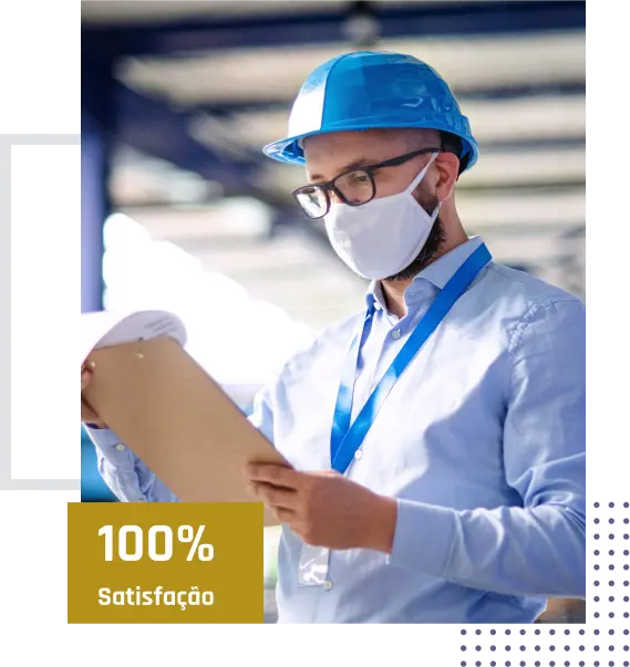 Um homem representando 100% de Satisfação